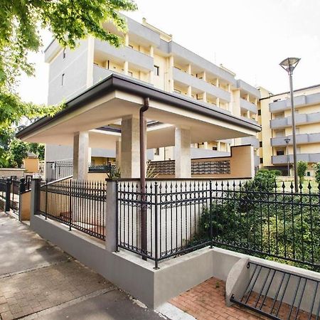 Hq Aparthotel Milano Inn - Smart Suites Cinisello Balsamo Buitenkant foto